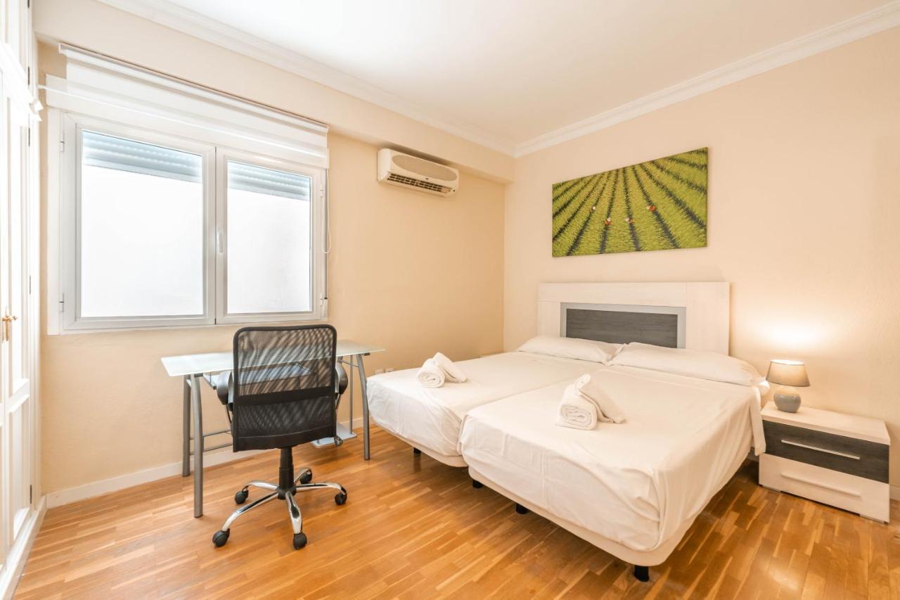 Gran Apartamento De 3 Habitaciones Junto A La Catedral Málaga Exterior foto